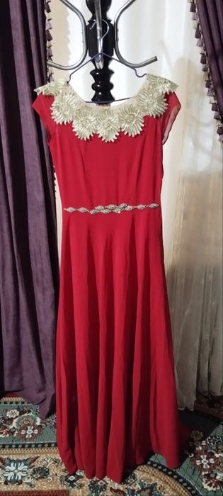 Нарядные платья вечерние