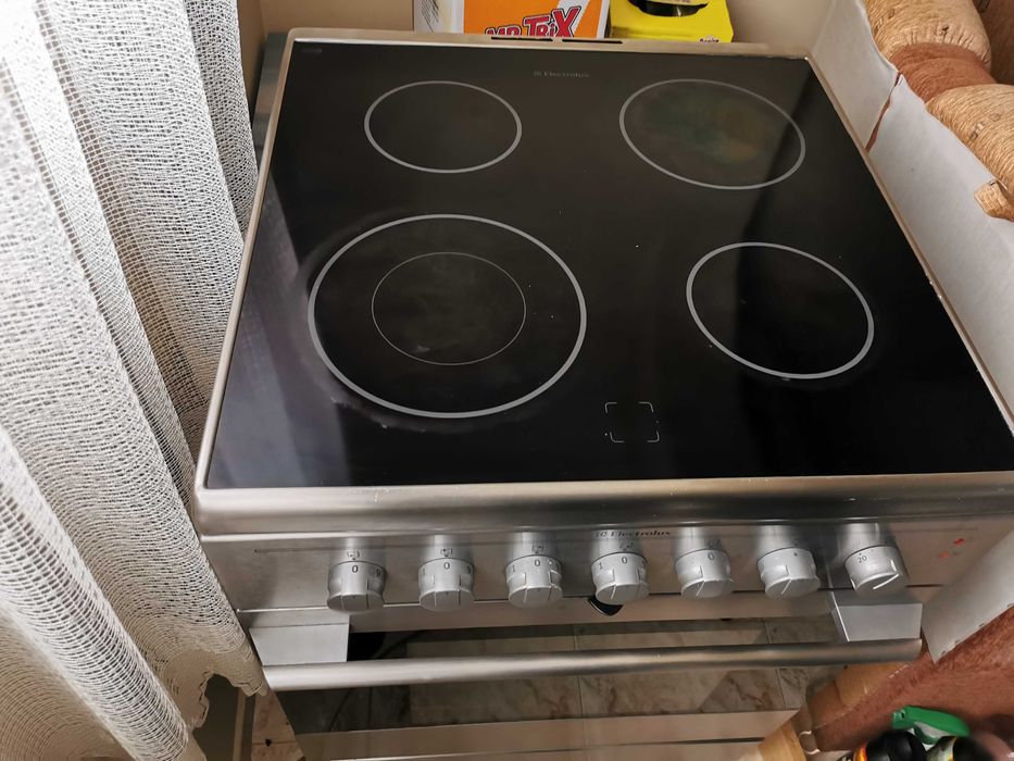Продавам готварска печка Electrolux
