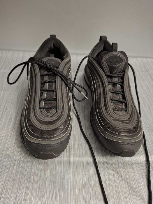 емблематичните маратонки Nike Air Max 97 в разцветка "Triple Black"