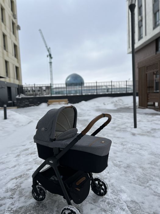 Продам коляску joie