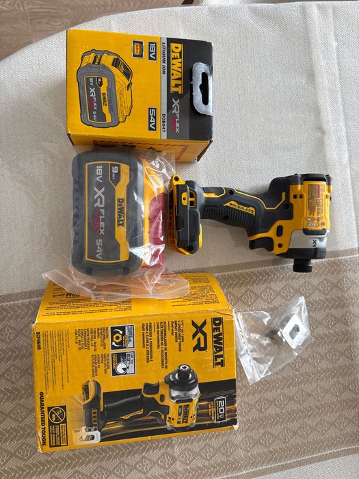 Винтоверт Dewalt DCF 860