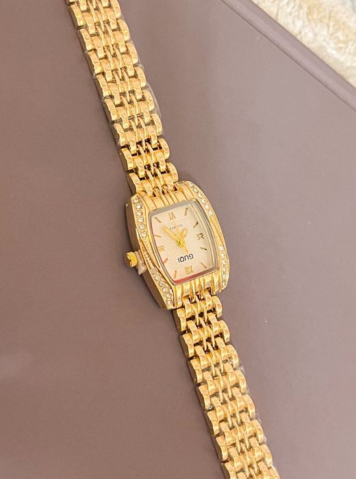 Продается часы женские материал титан