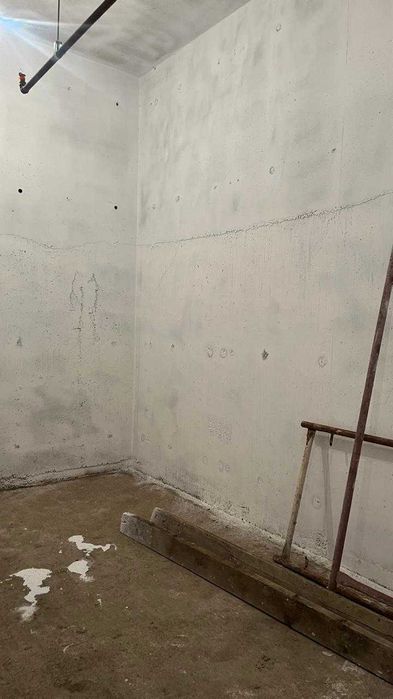 Помещения в паркинге для хранения.