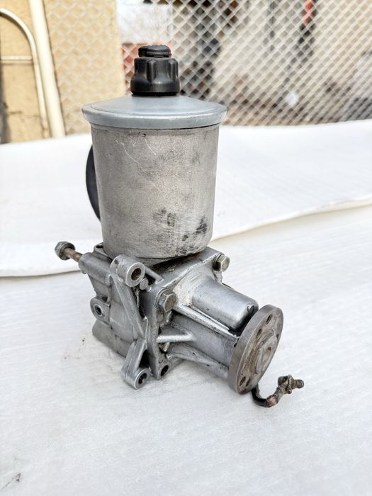 насос гур на Мерседес E230