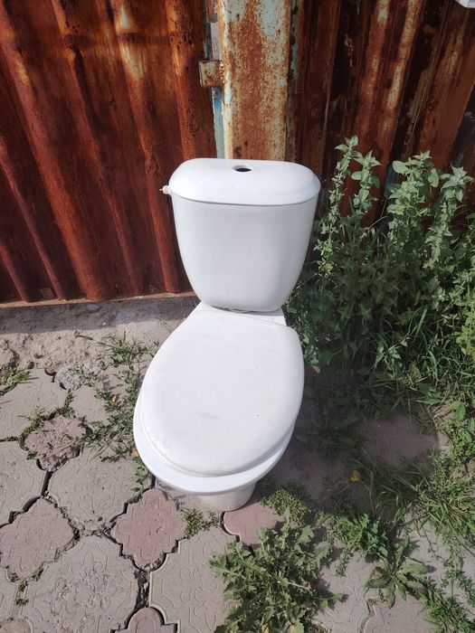 Продам унитаз.  Унитаз