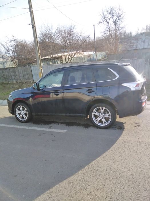 Mitsubishi Outlander 4WD 2014