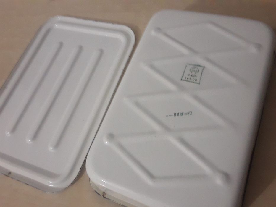 Эмалированный судок для холодца с крышкой