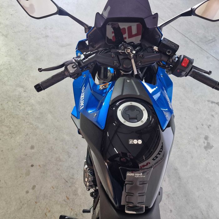 Motocicleta Suzuki GSX-8R ABS | S01555 | motomus.ro
