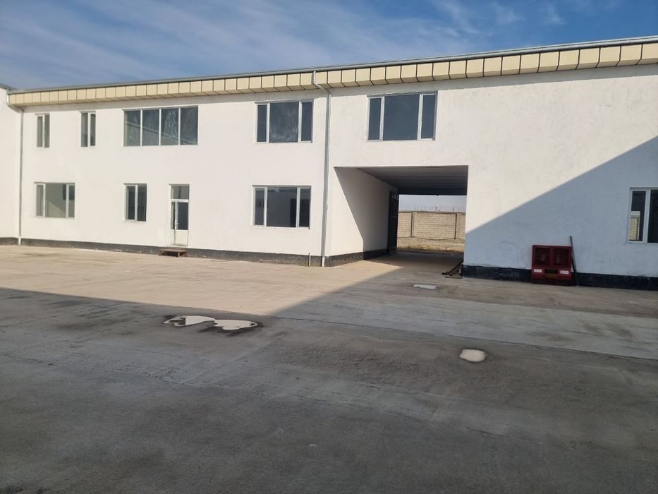 Ишлаб чикариш учун бино сотилади