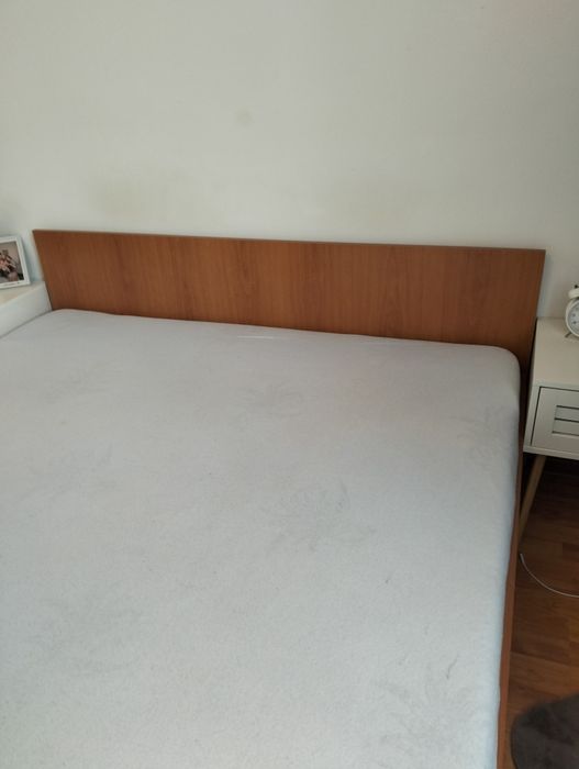 Cuier hol și pat matrimonial