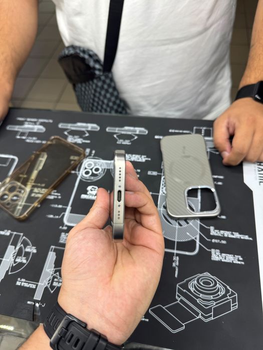 Iphone 15pro с коробкой 256гб