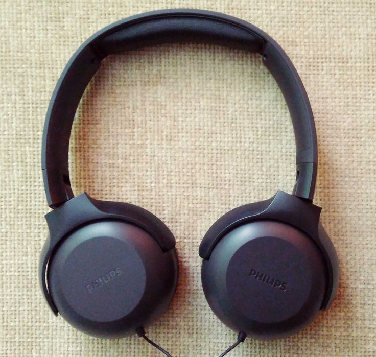 Слушалки PHILIPS с неодимови акустични мембрани за чист звук и бас.