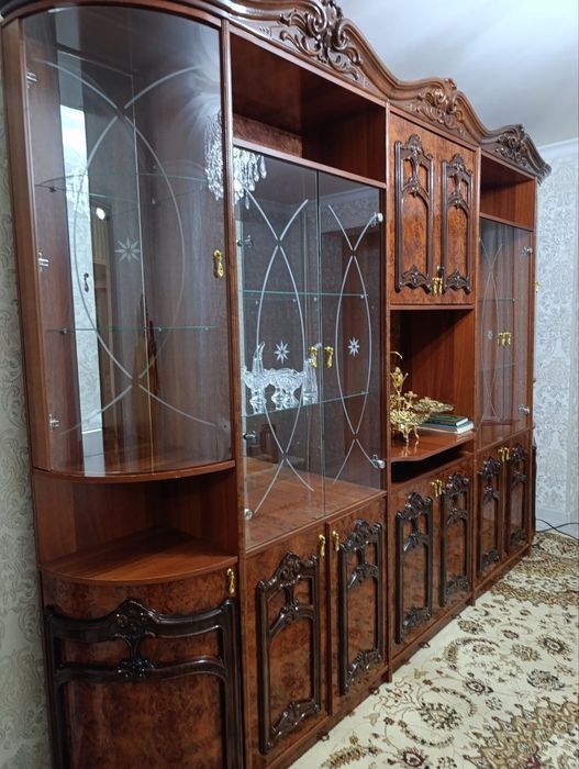 Срочно продается сервант горка