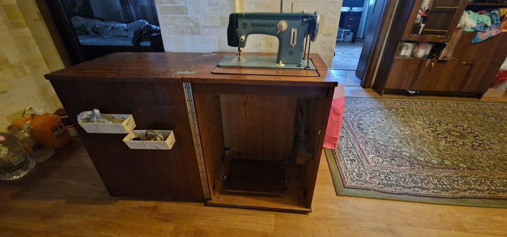 Швейная машинка Чайка-2