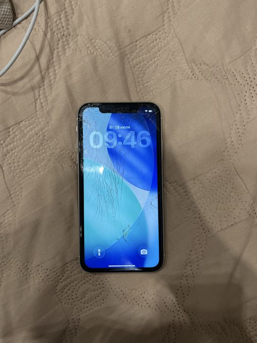 Ipnone 11 64gd white
