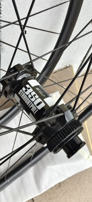 НОВИ DT Swiss А1800 Spline Center Lock 30 мм 28цола 12х100/12х142 Shimano HG