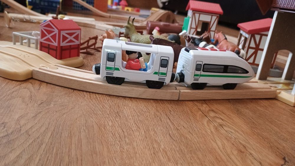 Vând statie, gara tren lemn XXL set mare de șine de lemn playtive / jucării din lemn