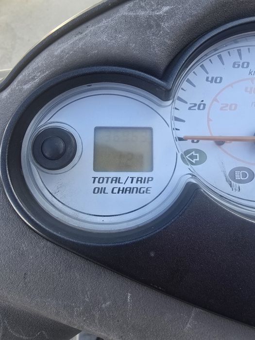 Vand scuter 125cm  anul 2004