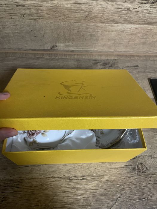 Serviciu Kingensin portelan fin (2 cesti, 2 farfurii)