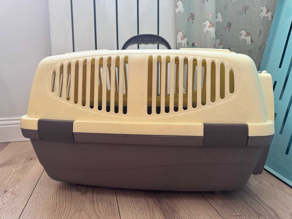 Переноска для кошек и маленьких собак