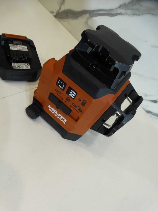 Резервиран Hilti PM 30 MG - 3D Линеен лазерен нивелир