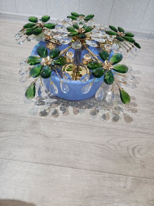 Люстра в хорошем состоянии