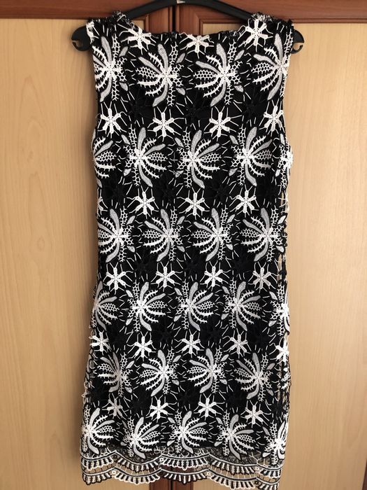 Елегантна дантелена рокля