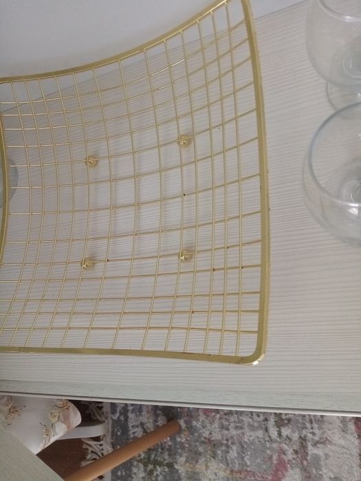 Тарелочки белые.