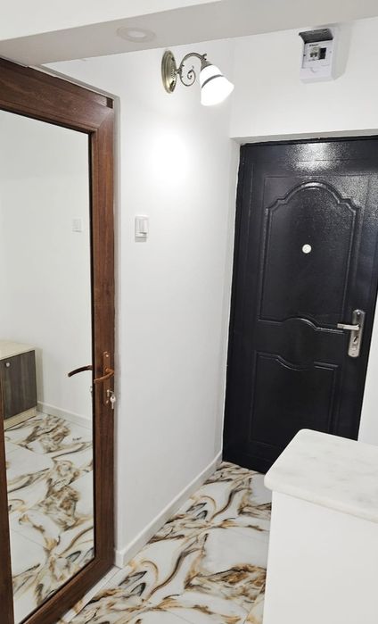 Vândut direct de proprietar – Garsonieră Modernă, Complet Renovată & Centrală Proprie – Gata de Mutare în Mioveni!