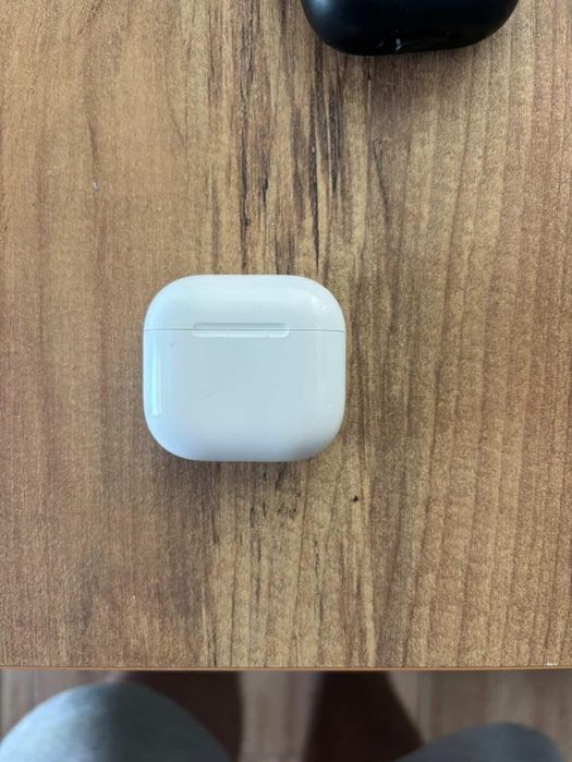 AirPods generația a 4 a