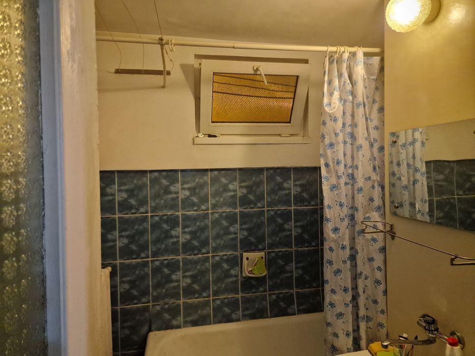Apartament o camera,40mp,decomandat,Dărmănești, centrala,termopane