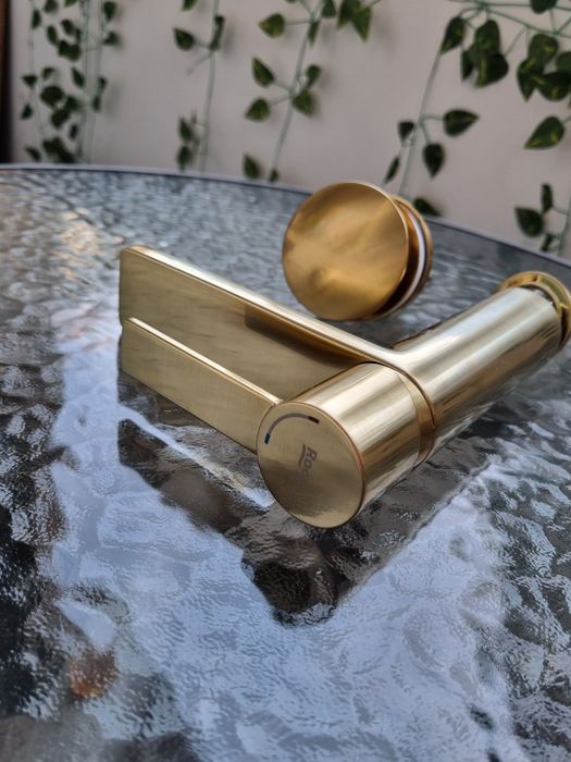 Baterie/lavoar Roca gold brush/aur mat accesorii baie cuier para-dus