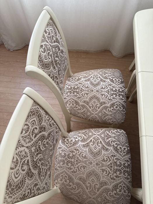 Продам стол со стульями дерево дуб