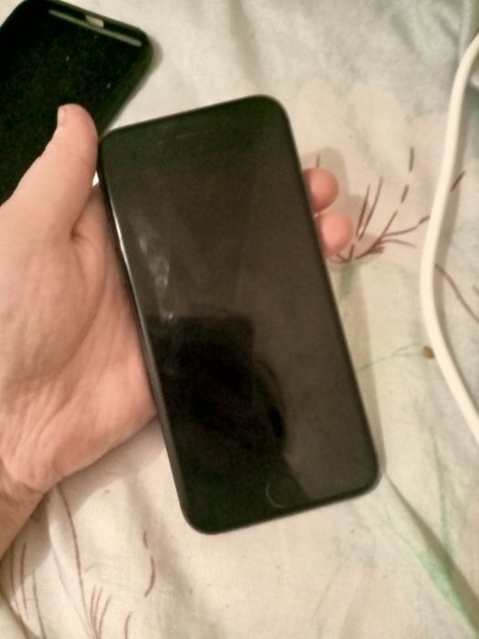 Срочно продам Айфон 8