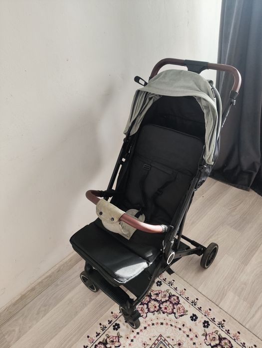 Продам прогулочную коляску