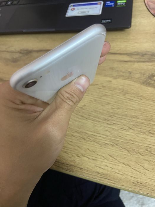 Iphone 8 ideal holatli sotiladi