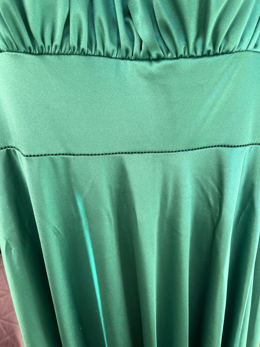 Официална сатенена рокля