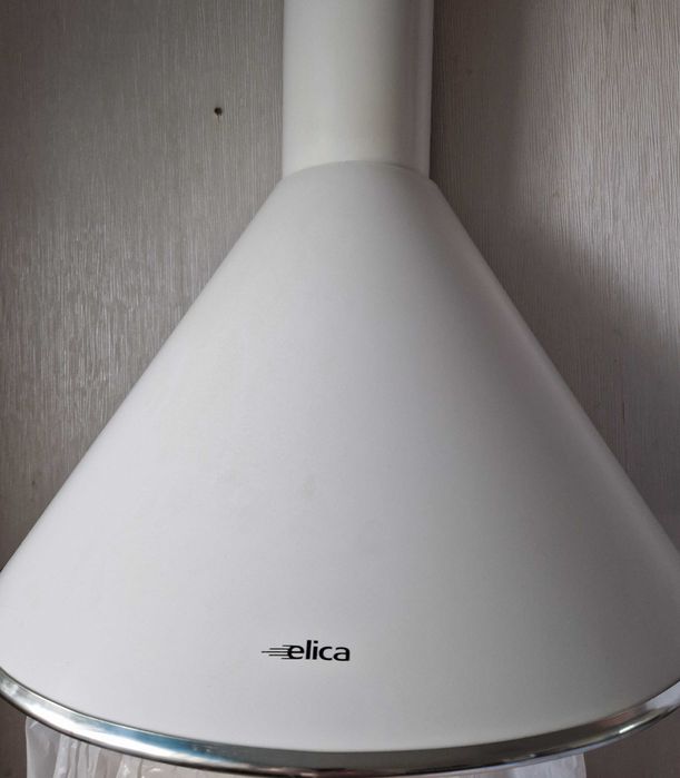 Продам вытяжку Elika, белая, б/у