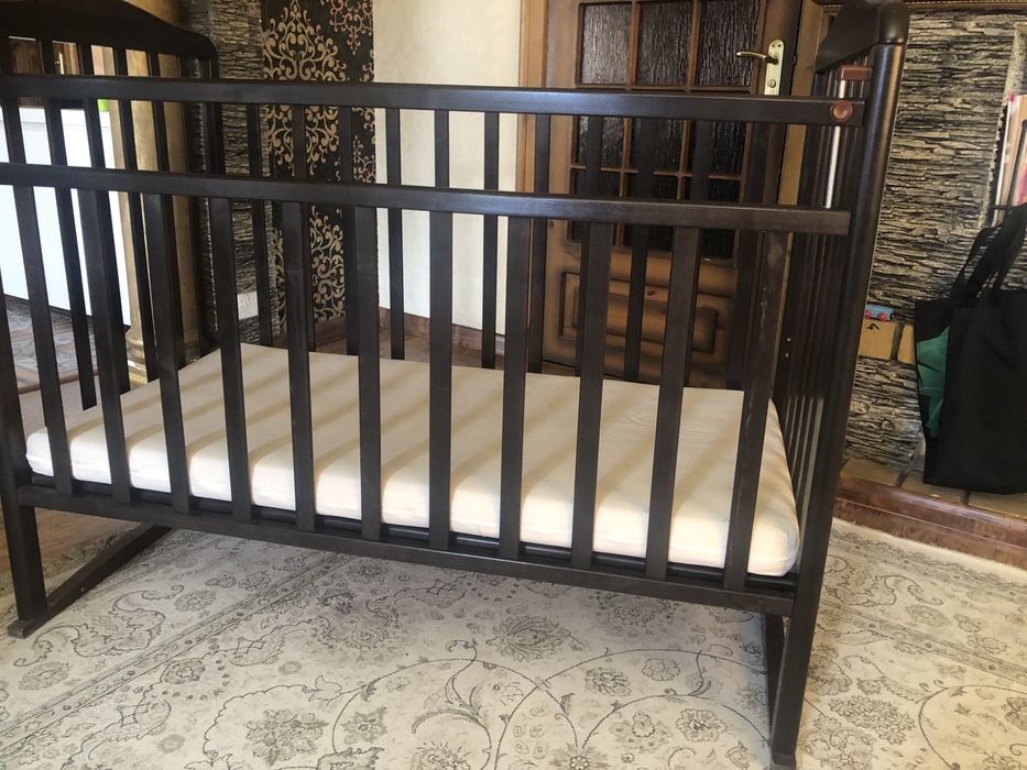 Продам детскую кроватку