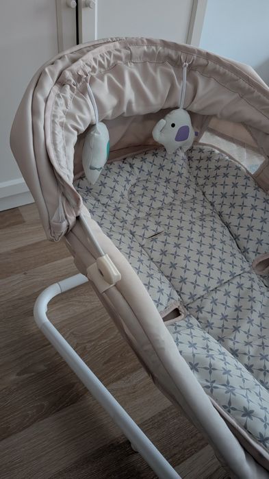 Balansoar electric pentru bebeluși