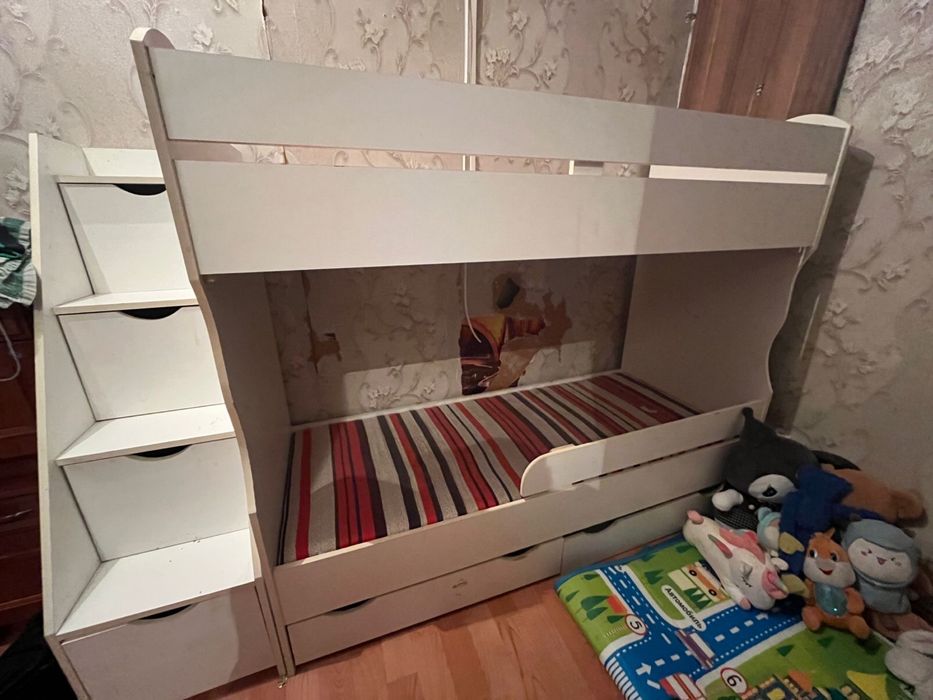 Продам двухярусную кровать