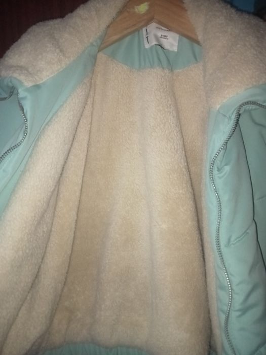 Продам куртку на девочку