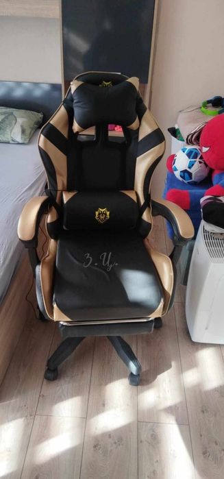 Удобен стол за офис или дом