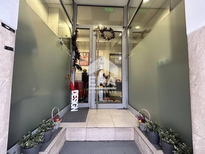 Дава се под наем Магазин в София, Център - 97 кв.м за 1695.24 € - Снимка #1