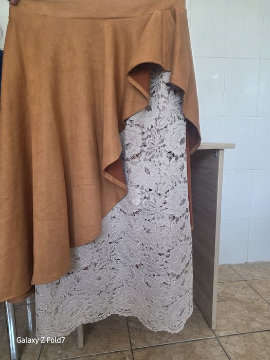 Fusta superba potrivita pentru ocazii deosebite