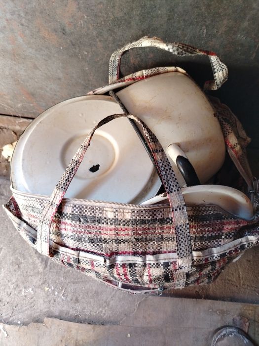 Подушки и посуда советская