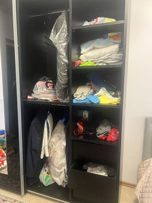 Шкаф со столиком и зеркало