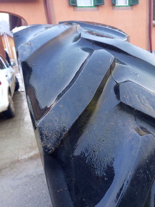 Vând cauciucuri tractor