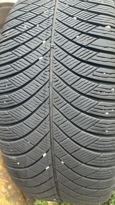 Cauciucuri all sezon 235/40/18