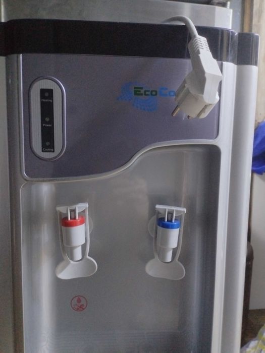 напольный кулер для воды с холодильником